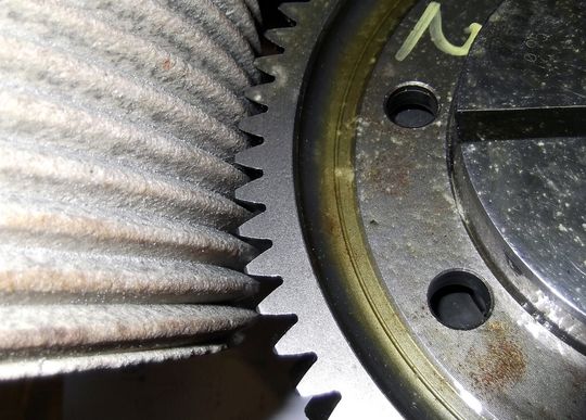 Taillage d'un engrenage à denture hélicoïdale avec le nouveau procédé développé par Num. Taillage d'un engrenage à denture hélicoïdale avec le nouveau procédé développé par Num.
