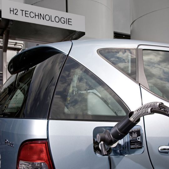 Nach Ansicht von Roland Berger wird es noch lange dauern, bis unsere Autos mit Wasserstoff und Brennstoffzelle fahren. Nach Ansicht von Roland Berger wird es noch lange dauern, bis unsere Autos mit Wasserstoff und Brennstoffzelle fahren.
