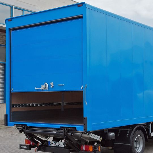 Für den wirtschaftlichen Einsatz im Verteilerverkehr konzipiert: das Rolltor C4 Lite von Titgemeyer. Für den wirtschaftlichen Einsatz im Verteilerverkehr konzipiert: das Rolltor C4 Lite von Titgemeyer.