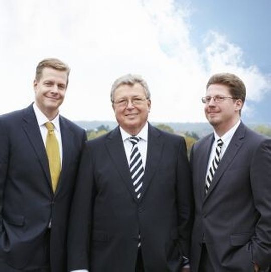 Generational change at Haver & Boecker: Florian Festge (l.) and Dr. Fabian Festge (r.) assume the duties of their father. Generational change at Haver & Boecker: Florian Festge (l.) and Dr. Fabian Festge (r.) assume the duties of their father.