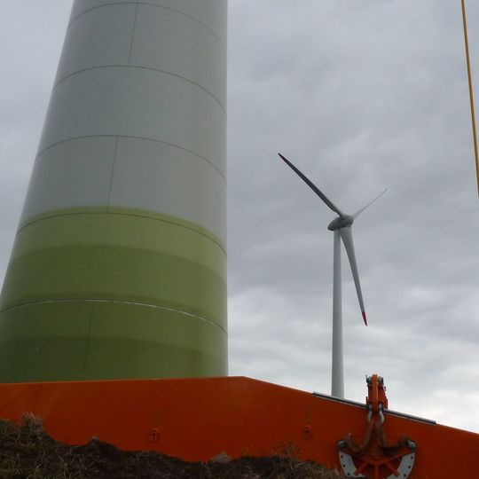 Auf die Schraubenverbindungen an Windkraftanlagen greifen hohe Kräfte und Momente an. Auf die Schraubenverbindungen an Windkraftanlagen greifen hohe Kräfte und Momente an.