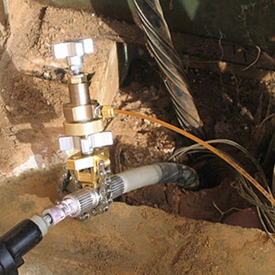 Energieversorger, Stadtwerke und Industrieunternehmen können sich den teuren Austausch von Mittelspannungskabeln sparen, wenn sie die Isolierung auffrischen.