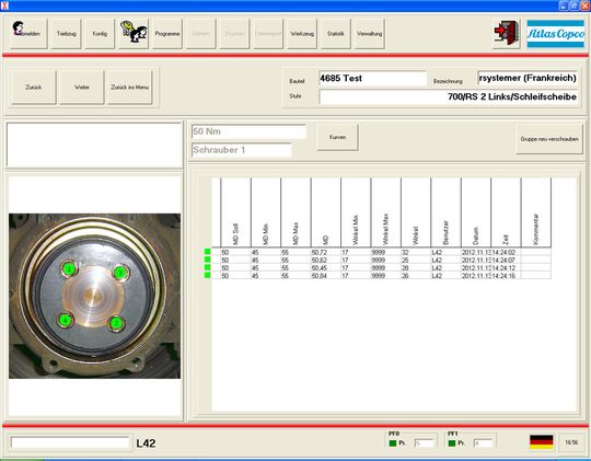Ein wesentlicher Vorteil der Tool-Station ist die integrierte Werkerführung. Sie zeigt die Anzugsreihenfolge (siehe nächsten Screenshot 1, Beispiel Lagerdeckel) sowie den Arbeitsfortschritt leicht erkennbar an (siehe übernächsten Screenshot 2: vollendeter Arbeitsschritt an den vier Schrauben der Schleifscheibe). Gespeichert werden zudem die konkreten Anzugswerte. Um eine eindeutige Zuordnung zu erhalten, gibt der Mitarbeiter zuvor Zug- und Wagennummer sowie die jeweilige Achse und Zug-Seite an. Alle Werte werden auf einem Server gespeichert und ausgedruckt zur Dokumentation abgelegt. Ein wesentlicher Vorteil der Tool-Station ist die integrierte Werkerführung. Sie zeigt die Anzugsreihenfolge (siehe nächsten Screenshot 1, Beispiel Lagerdeckel) sowie den Arbeitsfortschritt leicht erkennbar an (siehe übernächsten Screenshot 2: vollendeter Arbeitsschritt an den vier Schrauben der Schleifscheibe). Gespeichert werden zudem die konkreten Anzugswerte. Um eine eindeutige Zuordnung zu erhalten, gibt der Mitarbeiter zuvor Zug- und Wagennummer sowie die jeweilige Achse und Zug-Seite an. Alle Werte werden auf einem Server gespeichert und ausgedruckt zur Dokumentation abgelegt.