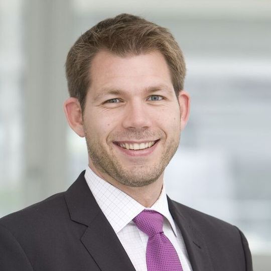 „Dank der Bündelung unserer Kompetenzen auf dem Gebiet der Miniaturisierung können wir unseren Kunden erweiterte und ganzheitliche Lösungen anbieten“, sagt Florian Hermle, Balluff Geschäftsführer. „Dank der Bündelung unserer Kompetenzen auf dem Gebiet der Miniaturisierung können wir unseren Kunden erweiterte und ganzheitliche Lösungen anbieten“, sagt Florian Hermle, Balluff Geschäftsführer.