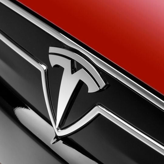 Tesla kämpft derzeit mit verschiedenen technischen Problemen. Tesla kämpft derzeit mit verschiedenen technischen Problemen.
