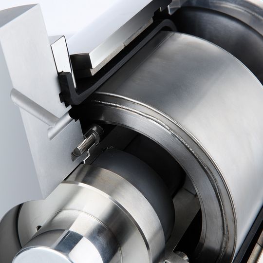Reliable, powerful, and efficient: the Eagle Burgmann magnetic coupling in the new KSB zero-leakage refinery pump, type PRHmdp Reliable, powerful, and efficient: the Eagle Burgmann magnetic coupling in the new KSB zero-leakage refinery pump, type PRHmdp