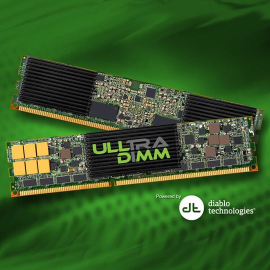 ULLtraDIMM SSDs lassen sich in einen bestehenden DIMM-Slot integrieren und bieten extrem niedrige Latenzen, indem sie direkt mit der CPU kommunizieren. ULLtraDIMM SSDs lassen sich in einen bestehenden DIMM-Slot integrieren und bieten extrem niedrige Latenzen, indem sie direkt mit der CPU kommunizieren.