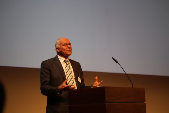 Hans Hess, Präsident der Swissmem leitete das Symposium mit einem Grusswort ein. Hans Hess, Präsident der Swissmem leitete das Symposium mit einem Grusswort ein.