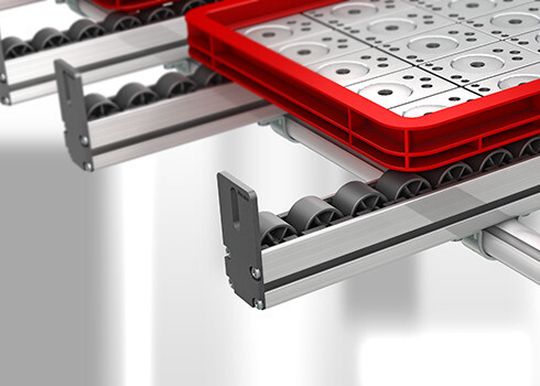 Die neue Rollenbahn 6 40x40 wird einbaufertig geliefert und ist ideal einsetzbar bei belastbaren Transportstrecken.