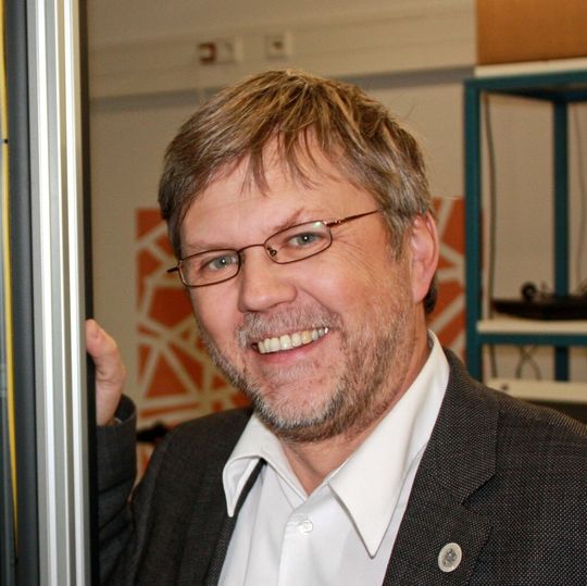 Forscht nach geeigneten Frostschutzmitteln: Die Arbeitsgruppe um Prof. Ralf Ludwig Forscht nach geeigneten Frostschutzmitteln: Die Arbeitsgruppe um Prof. Ralf Ludwig