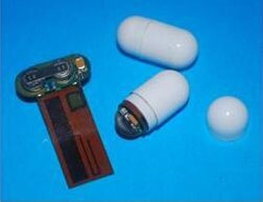 Die e-Celsius ist eine elektronische Kapsel und misst die Körpertemperatur von innen, um sie gleichzeitig zu protokollieren. Die e-Celsius ist eine elektronische Kapsel und misst die Körpertemperatur von innen, um sie gleichzeitig zu protokollieren.