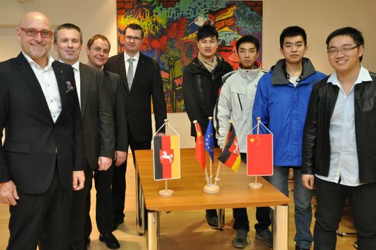 Chinesische Praktikanten lernen in Vechta den Alltag in deutschen Werkstätten kennen.