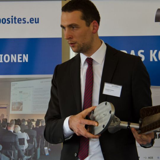 Das ins leben gerufenen Forum dient dem Austausch. Hier präsentiert besipielsweise Sebastian Spitzer vom Institut für Leichtbau und Kunststofftechnik (ILK) der TU Dresden Llösungen aus Faserverbundwerkstoff. Das ins leben gerufenen Forum dient dem Austausch. Hier präsentiert besipielsweise Sebastian Spitzer vom Institut für Leichtbau und Kunststofftechnik (ILK) der TU Dresden Llösungen aus Faserverbundwerkstoff.