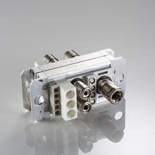 Steckverbinder mit System. Steckverbinder mit System.