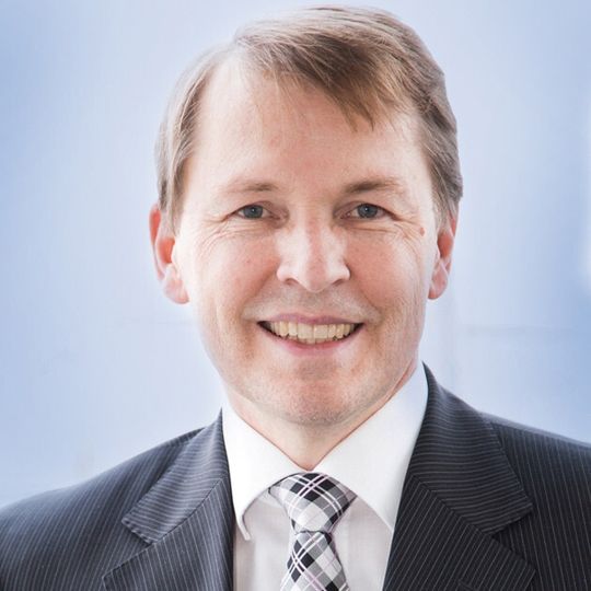 „Der Aufbau der Themenplattform folgt der rasant zunehmenden Vernetzung von Technologien für das Automobil“, erläutert der Vorsitzende Klaus Meder. „Der Aufbau der Themenplattform folgt der rasant zunehmenden Vernetzung von Technologien für das Automobil“, erläutert der Vorsitzende Klaus Meder.