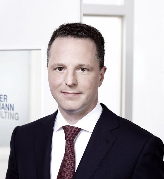 Dr. Bernhard Höveler, geschäftsführender Gesellschafter der Höveler Holzmann Consulting, zeigt auf, wann sich der Einsatz von E-Auktionen zur Kostensenkung im Einkauf lohnt. Dr. Bernhard Höveler, geschäftsführender Gesellschafter der Höveler Holzmann Consulting, zeigt auf, wann sich der Einsatz von E-Auktionen zur Kostensenkung im Einkauf lohnt.