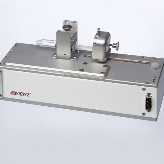 Die Symax Spritzenpumpe dient zur Dosierung von Flüssigkeiten im Mikro- bzw. Nanoliterbereich. Die Symax Spritzenpumpe dient zur Dosierung von Flüssigkeiten im Mikro- bzw. Nanoliterbereich.