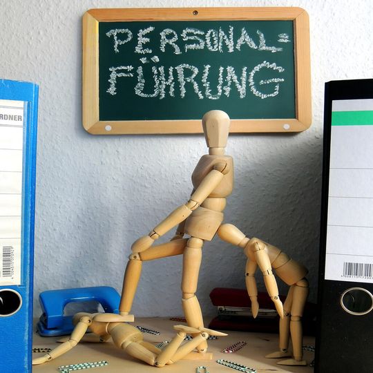 Mehr Feedback vom Chef wird von Mitarbeitern in deutschen Unternehmen ausdrücklich gewünscht. Mehr Feedback vom Chef wird von Mitarbeitern in deutschen Unternehmen ausdrücklich gewünscht.