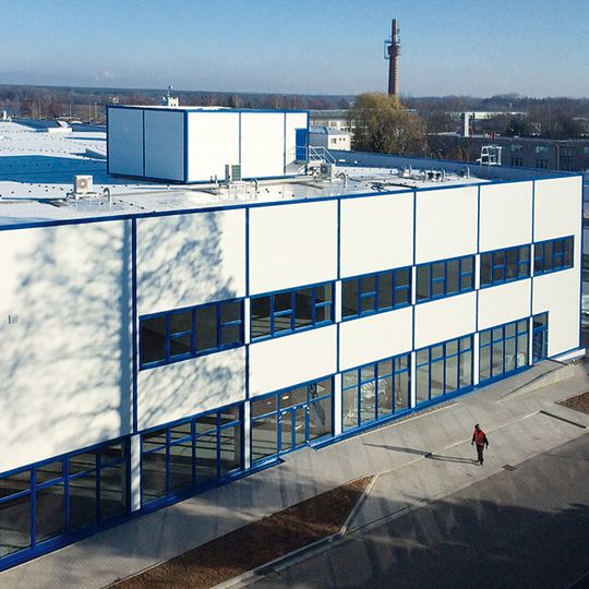 Kiekert hat Anfang Januar 2014 ein Produktionsgebäude in Přelouč/Tschechien eröffnet. Die Investitionen in die Erweiterung betrugen rund 14 Millionen Euro. Kiekert hat Anfang Januar 2014 ein Produktionsgebäude in Přelouč/Tschechien eröffnet. Die Investitionen in die Erweiterung betrugen rund 14 Millionen Euro.