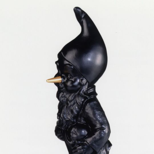 Die Trophäe ist ein schwarzer Zwerg mit goldener Nase – als Symbol für die exorbitanten Profite, die die Produktpiraten auf Kosten kreativer Designer und innovativer Unternehmen erwirtschaften. Die Trophäe ist ein schwarzer Zwerg mit goldener Nase – als Symbol für die exorbitanten Profite, die die Produktpiraten auf Kosten kreativer Designer und innovativer Unternehmen erwirtschaften.