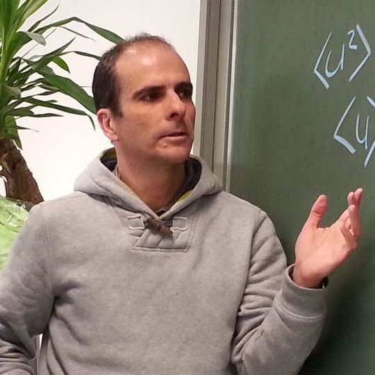 Prof. Dr. Martin Garcia, Leiter des Fachgebiets Festkörper und Ultrakurzzeitphysik an der Universität Kassel: „Die Tür zur Lichtmanipulation von Atomen in Festkörpern steht jetzt offen.“ Prof. Dr. Martin Garcia, Leiter des Fachgebiets Festkörper und Ultrakurzzeitphysik an der Universität Kassel: „Die Tür zur Lichtmanipulation von Atomen in Festkörpern steht jetzt offen.“