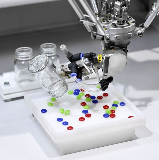 Auf der Automatica 2014 präsentieren Aussteller neue Entwicklungen und Lösungen für eine effiziente und prozesssichere Produktion von Lebensmitteln. Auf der Automatica 2014 präsentieren Aussteller neue Entwicklungen und Lösungen für eine effiziente und prozesssichere Produktion von Lebensmitteln.