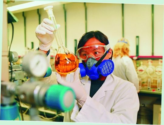 Bild 1: Atemschutzhalbmaske X-Plore 3500 mit Bajonettanschluss für diverse Filter. Bild 1: Atemschutzhalbmaske X-Plore 3500 mit Bajonettanschluss für diverse Filter.