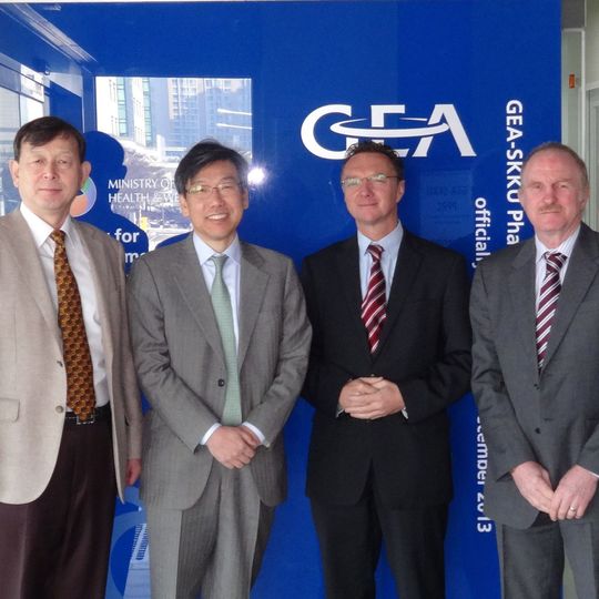 Photo: (left to right) Professor Eun-Seok Park; Professor Hyuck Chung; Frans K.A. Maas; and Dilwyn D. Patterson. Photo: (left to right) Professor Eun-Seok Park; Professor Hyuck Chung; Frans K.A. Maas; and Dilwyn D. Patterson.