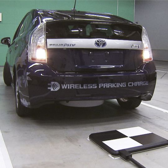 Toyota testet das induktive Laden von E-Autos. Toyota testet das induktive Laden von E-Autos.