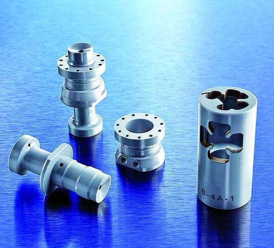 Bild 1: Probenhalter aus Siliziumnitrid. Solche und ähnliche Bauteile aus Hochleistungskeramik werden von Ceramtec für eine Weltraum-Experimentieranlage gefertigt. Bild 1: Probenhalter aus Siliziumnitrid. Solche und ähnliche Bauteile aus Hochleistungskeramik werden von Ceramtec für eine Weltraum-Experimentieranlage gefertigt.