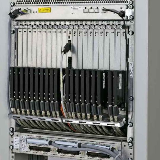 Ein voll mit den neuen GPON-Karten ausgebautes Subrack MileGate 2510 kann rechnerisch 20.480 Endkunden mit Breitbandzugängen versorgen. Ein voll mit den neuen GPON-Karten ausgebautes Subrack MileGate 2510 kann rechnerisch 20.480 Endkunden mit Breitbandzugängen versorgen.