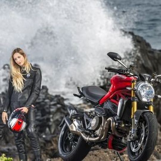 Rassige Bilder von einem rassigen Bike: die internationale Produktvorstellung der Ducati Monster 1200 fand auf Teneriffa statt. Rassige Bilder von einem rassigen Bike: die internationale Produktvorstellung der Ducati Monster 1200 fand auf Teneriffa statt.