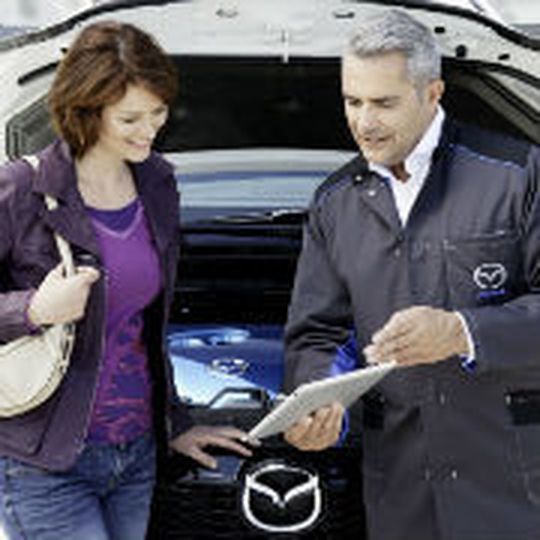 Mazda stellt seinen Partnern per App eine digitale Checkliste für die mobile Dialogannahme zur Verfügung. Mazda stellt seinen Partnern per App eine digitale Checkliste für die mobile Dialogannahme zur Verfügung.