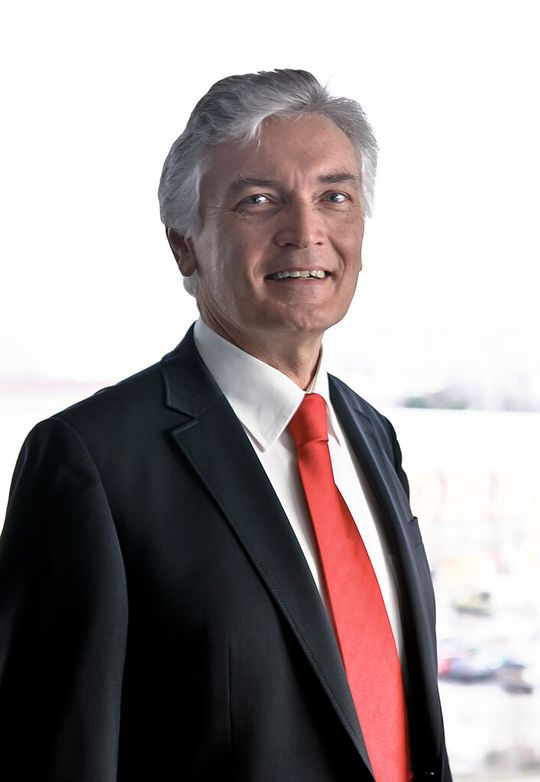 „Wir verkaufen zum Beispiel in kleineren Mengen als die Hersteller. Außerdem nehmen wir nur Produkte in unser Portfolio auf, die unseres Erachtens innovativ und langfristig verfügbar sind.“ Glyn Jones, Elektroingenieur und Managing Director bei Glyn „Wir verkaufen zum Beispiel in kleineren Mengen als die Hersteller. Außerdem nehmen wir nur Produkte in unser Portfolio auf, die unseres Erachtens innovativ und langfristig verfügbar sind.“ Glyn Jones, Elektroingenieur und Managing Director bei Glyn