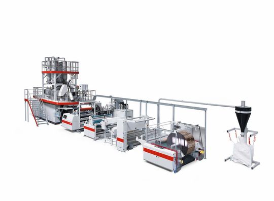 Die vollautomatische Folien-Produktionsanlage ViscoSheet von Starlinger Viscotec wandelt hundertprozentiges Recycling-PET zu lebensmitteltauglichen Folien um. Die vollautomatische Folien-Produktionsanlage ViscoSheet von Starlinger Viscotec wandelt hundertprozentiges Recycling-PET zu lebensmitteltauglichen Folien um.