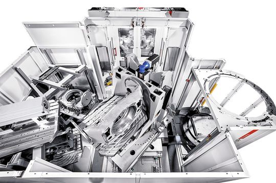 The PW 3000 pallet changer from Hermle adapts a 5-axis processing centre for bringing in a pallet from the 4-fold store. The PW 3000 pallet changer from Hermle adapts a 5-axis processing centre for bringing in a pallet from the 4-fold store.