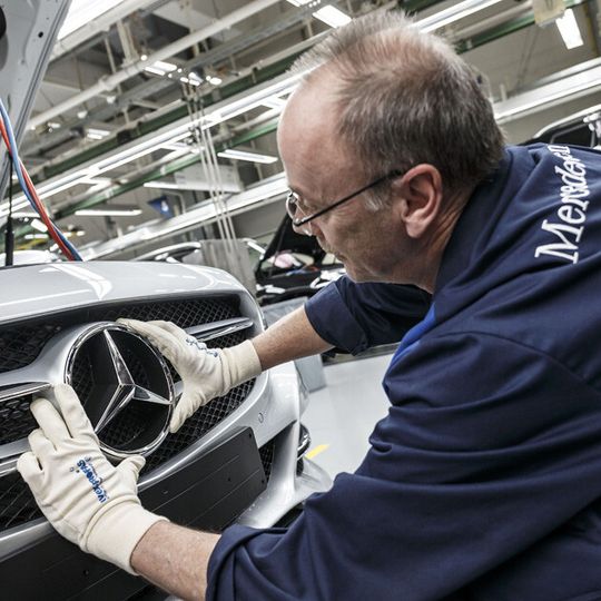 Daimler verschärft seine eigenen Klimavorgaben. Daimler verschärft seine eigenen Klimavorgaben.