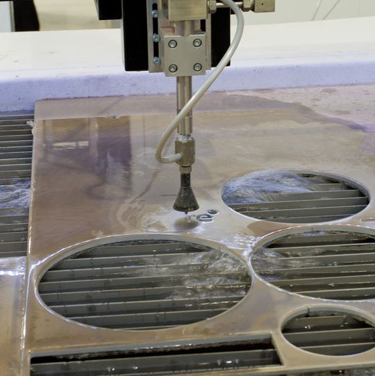 Wasserstrahlschneidanlagen mit einem neuartigen Konzept für mehr Präzision und Geschwindigkeit zeigt Imes-Icore auf der Metav 2014. Wasserstrahlschneidanlagen mit einem neuartigen Konzept für mehr Präzision und Geschwindigkeit zeigt Imes-Icore auf der Metav 2014.