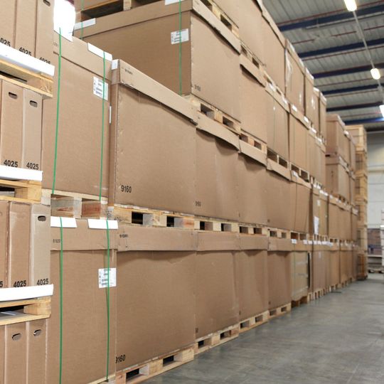 So unterschiedlich groß wie die Ersatzteile, so variantenreich sind auch die Modulkartonagen im Lager der Rudolph Logistik Gruppe im GVZ Kassel-Waldau. So unterschiedlich groß wie die Ersatzteile, so variantenreich sind auch die Modulkartonagen im Lager der Rudolph Logistik Gruppe im GVZ Kassel-Waldau.