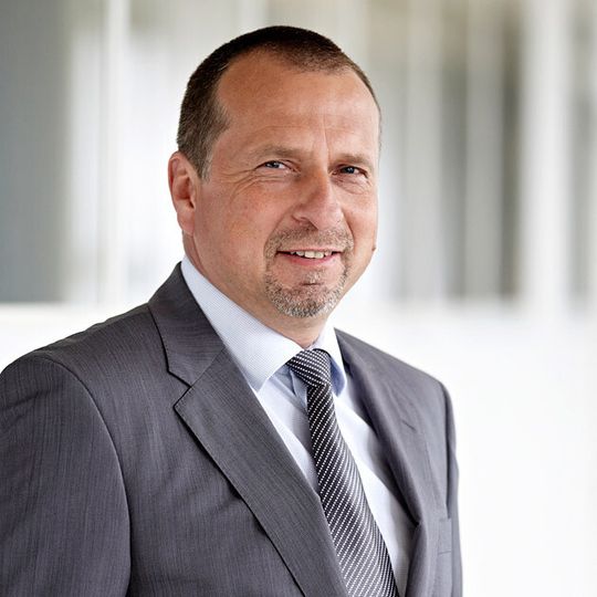 Udo Binder, Geschäftsführer der Aweba Werkzeugbau: „Um kontinuierlich und langfristig komplexe Aufgabenstellungen zu lösen, müssen wir konsequent auf Wachstum setzen und uns zum schlagkräftigen Komplettanbieter entwickeln.“ Udo Binder, Geschäftsführer der Aweba Werkzeugbau: „Um kontinuierlich und langfristig komplexe Aufgabenstellungen zu lösen, müssen wir konsequent auf Wachstum setzen und uns zum schlagkräftigen Komplettanbieter entwickeln.“