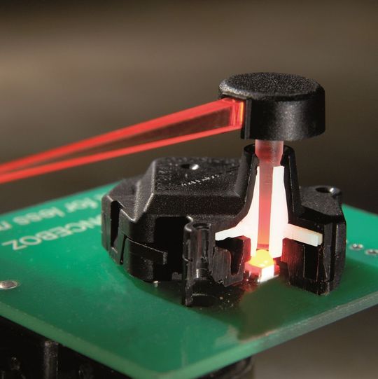 Der wellenlose Schrittmotor optimiert die Zeigerbeleuchtung im Armaturenbrett. Der wellenlose Schrittmotor optimiert die Zeigerbeleuchtung im Armaturenbrett.