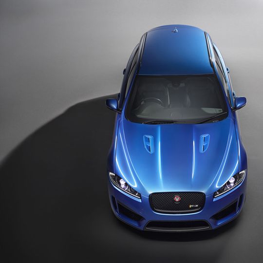 Jaguar XFR-S Sportbrake: Der britische Traditionshersteller bringt nun auch seinen Kombi der oberen Mittelklasse als besonders leistungsstarke Version. Jaguar XFR-S Sportbrake: Der britische Traditionshersteller bringt nun auch seinen Kombi der oberen Mittelklasse als besonders leistungsstarke Version.
