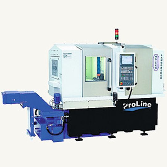 Die Maschine gibt es als reinen Langdreher und als Lang-Kurzdreher, der vom Langdreher innerhalb von 20 Minuten in eine Kurzdrehmaschine verwandelt werden kann.