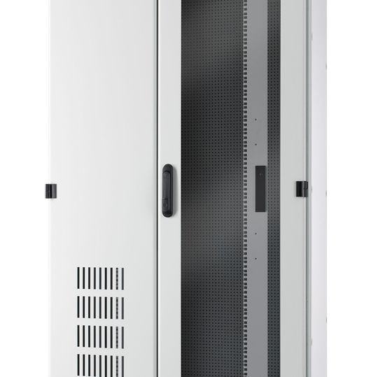 Die neue Reihe Sivacon Sicube 8MF für Systemschrankleergehäuse umfasst mehr als 1000 kombinierbare Elemente. Die neue Reihe Sivacon Sicube 8MF für Systemschrankleergehäuse umfasst mehr als 1000 kombinierbare Elemente.