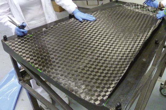 Die Laserprojektion soll bei LA Composite bald, auch für das finale Trimmen der CFK-Komponenten genutzt werden. Die Laserprojektion soll bei LA Composite bald, auch für das finale Trimmen der CFK-Komponenten genutzt werden.