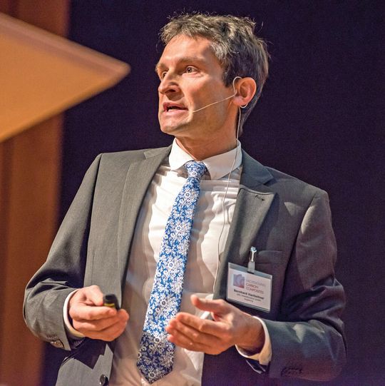 Project-i aus erster Hand - Thomas Paßreiter von BMW berichtete über diverse Vorteile und Chancen für sein Unternehmen, die sich durch den Einsatz des CFK-Leichtbaus für den i-3 ergeben.