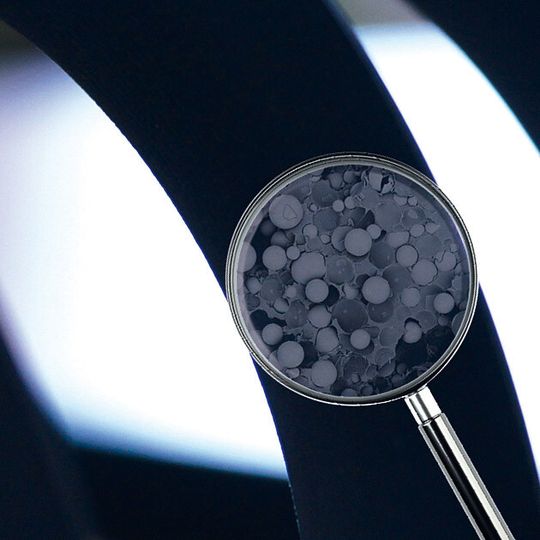3M hat eine Mikroglashohlkugel entwickelt, die bei einer sehr geringen Dichte von 0,46g/cm³ eine isostatische Druckfestigkeit von 1.100 bar aufweist. Damit lassen sich Kunststoff-Compounds mit niedriger Dichte und deutlich geringerem Gewicht herstellen. 3M hat eine Mikroglashohlkugel entwickelt, die bei einer sehr geringen Dichte von 0,46g/cm³ eine isostatische Druckfestigkeit von 1.100 bar aufweist. Damit lassen sich Kunststoff-Compounds mit niedriger Dichte und deutlich geringerem Gewicht herstellen.