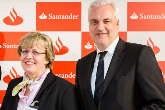 Illustre Gäste: Margarete Müller, Präsidentin der Bundesbank Hauptverwaltung NRW, und Garrelt Duin, Minister für Wirtschaft, Energie, Industrie, Mittelstand und Handwerk des Landes NRW. Illustre Gäste: Margarete Müller, Präsidentin der Bundesbank Hauptverwaltung NRW, und Garrelt Duin, Minister für Wirtschaft, Energie, Industrie, Mittelstand und Handwerk des Landes NRW.