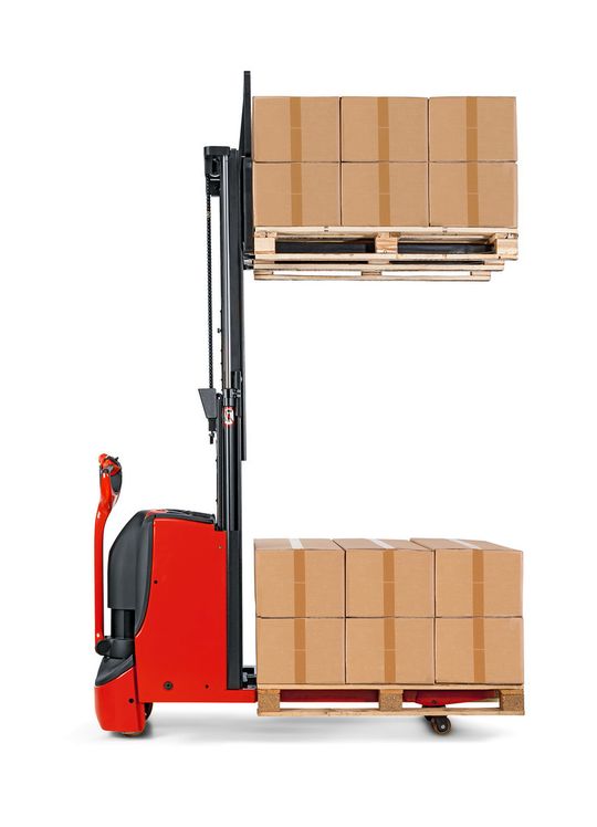 Zur Messe LogiMAT stellte Linde Material Handling (MH) zwei neue Fahrzeuge für ‚leichte‘ Logistikeinsätze vor. Zur Messe LogiMAT stellte Linde Material Handling (MH) zwei neue Fahrzeuge für ‚leichte‘ Logistikeinsätze vor.