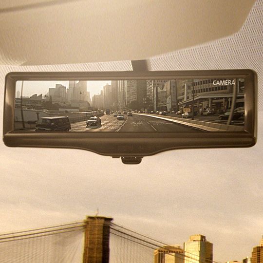Nissan will den kamerabasierten Rückspiegel in die Serienfertigung bringen. Die Premiere der Technik ist auf dem Automobilsalon in Genf. Nissan will den kamerabasierten Rückspiegel in die Serienfertigung bringen. Die Premiere der Technik ist auf dem Automobilsalon in Genf.